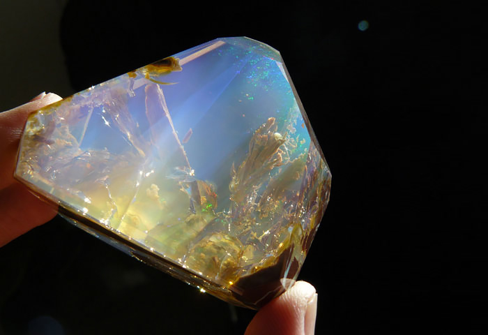 Amazing-Stones-Minerals-1.jpg